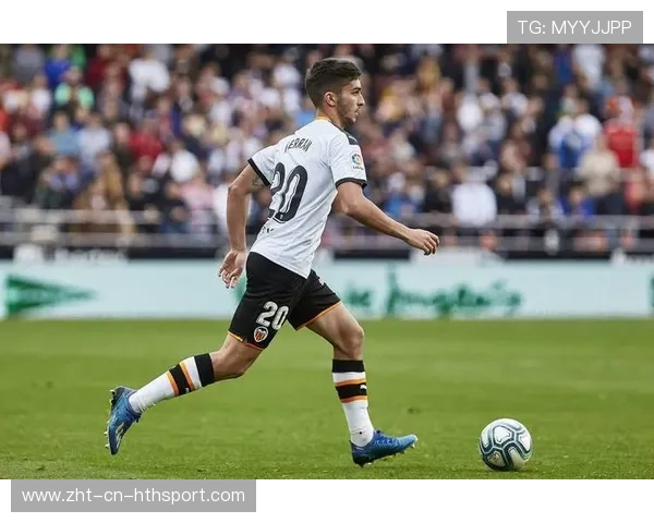 费兰托雷斯更衣室传闻浮现：真相背后的游戏风云