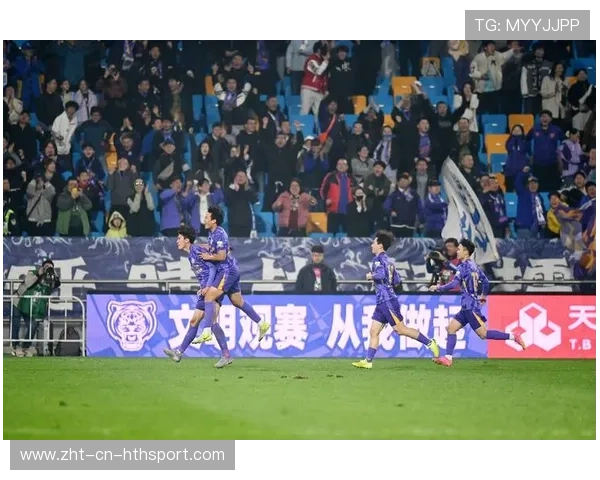 天津津门虎中路防守压缩,直接封死对手直塞线路 天津津门虎中路防守压缩,直接封死对手直塞线路